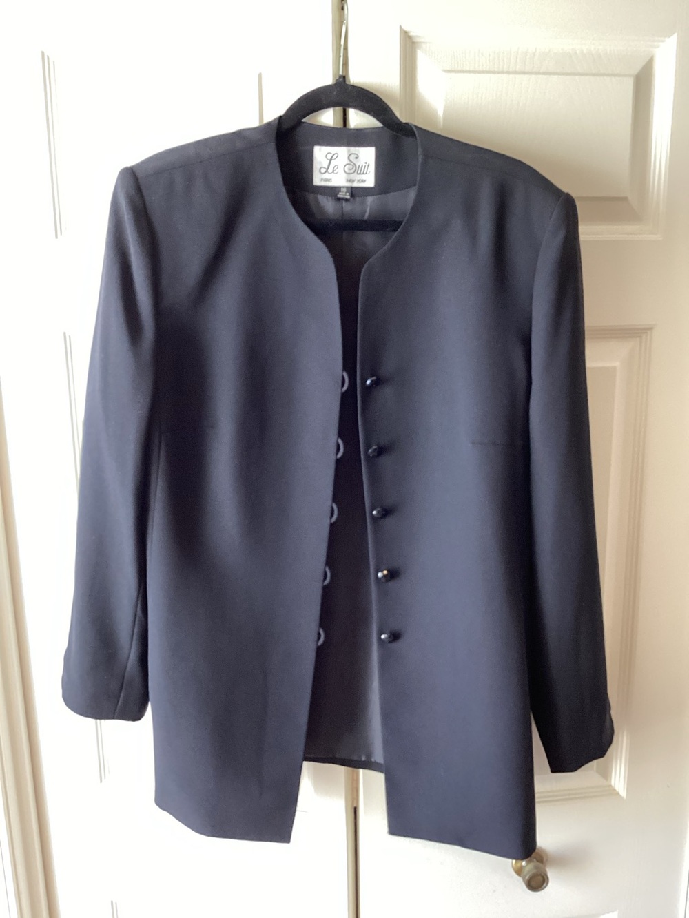 Le Suit Black Collarless Button Jacket